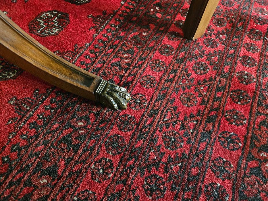 Grande mesa, clássica, para sala ou escritório - Muito bom estado geral - Só a mesa as cadeiras são à parte