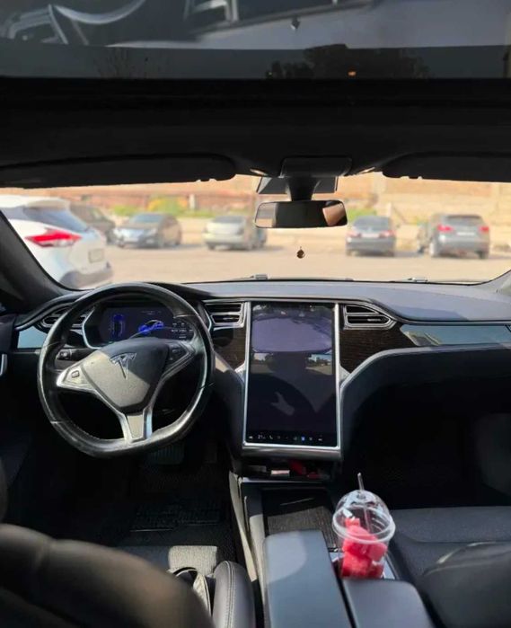 Tesla Model S 2018