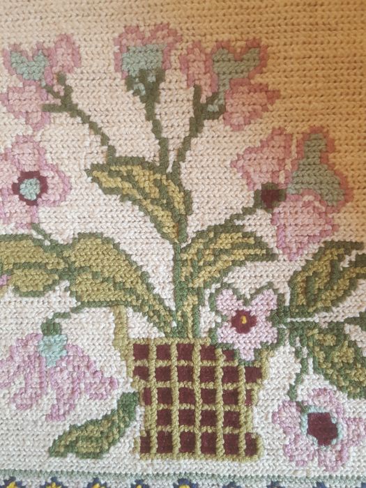 Quadro  em tapeçaria  feito  á  mão
