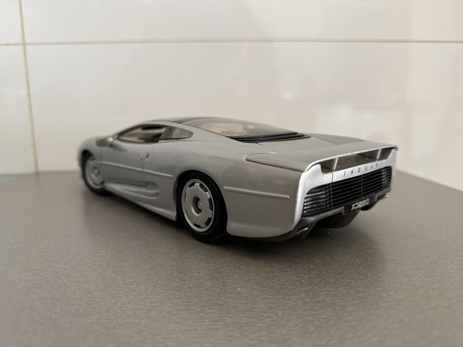 Jaguar XJ220 - Miniatura 1:18