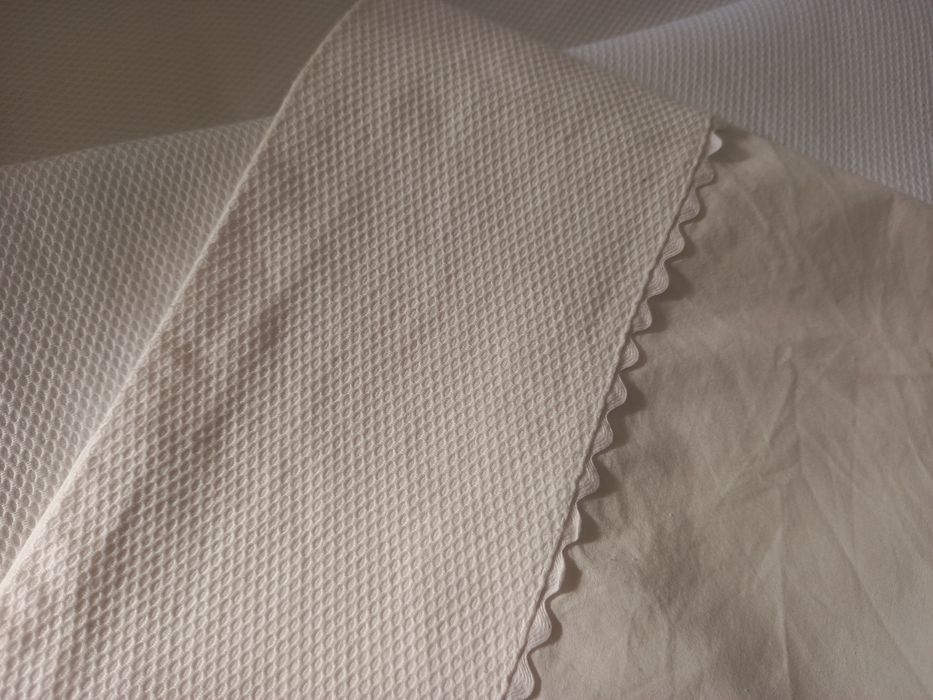 Vendo conjunto de 2 colchas com almofada para cama de bebé em algodão