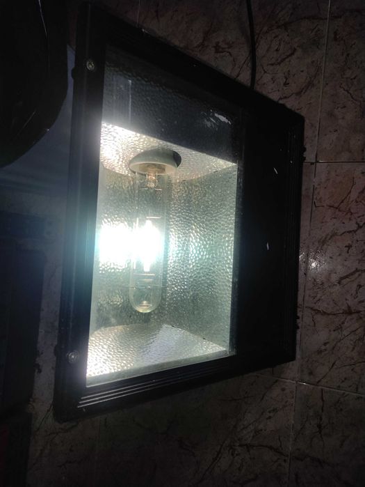 Foco industrial para várias funções