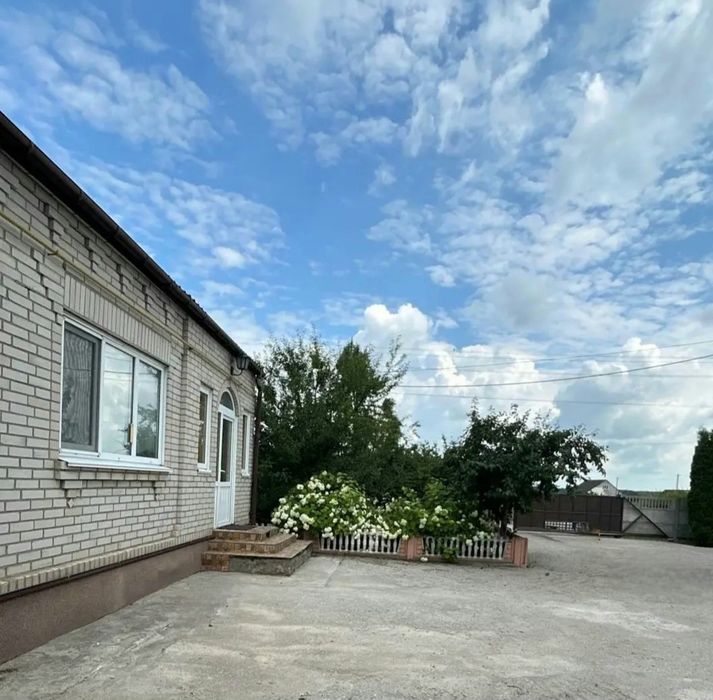 Продам гарний будинок 70км від м.Києва