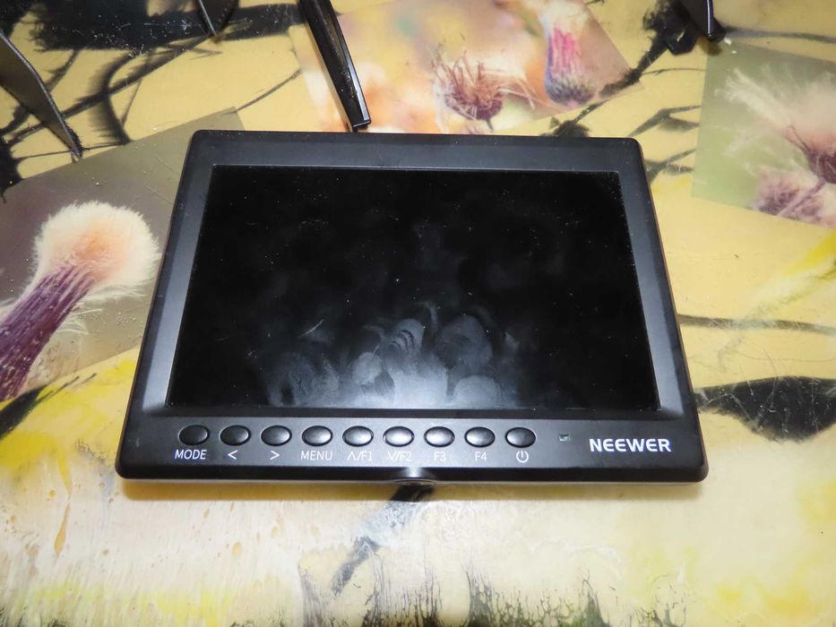 Monitor Neewer 7  cali