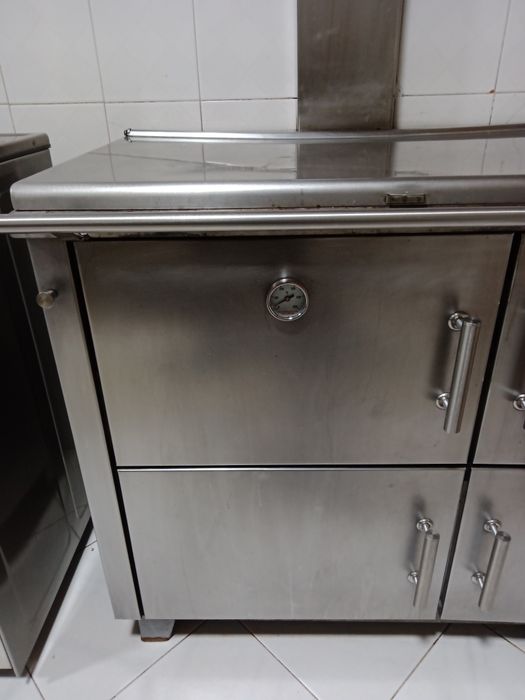 Fogão a lenha em bom estado