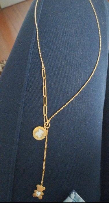 Colar dourado com urso