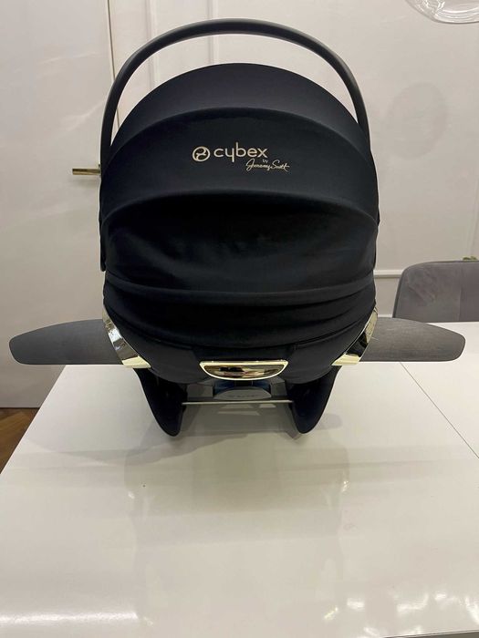 Fotelik samochodowy Cloud Z Wings by Jeremy Scott. Adaptery Gratis!