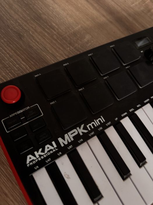 Akai MPK Mini 3 ( Midi keyboard )