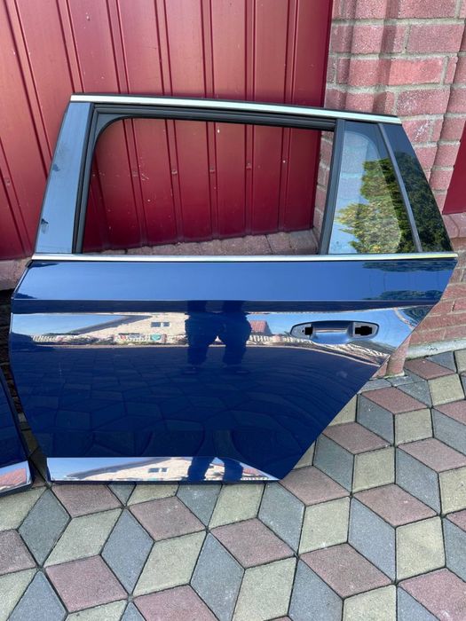 Двері Дверка Skoda Superb 3 Універсал Синя LA5F Рідна фарба