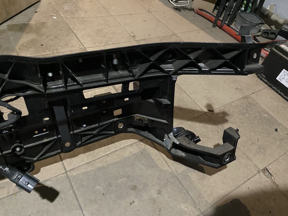 Телевізор , панель передня Rivian R1S R1T Gen1