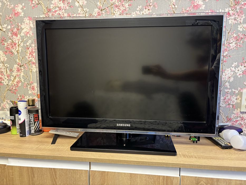 телевизор Samsung le32d550