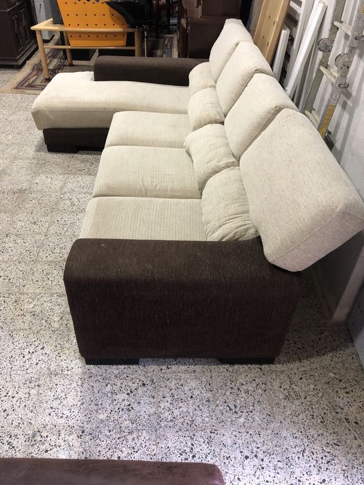 Sofa de 4 lugares grande medida 2,90x90 chaise 1,60