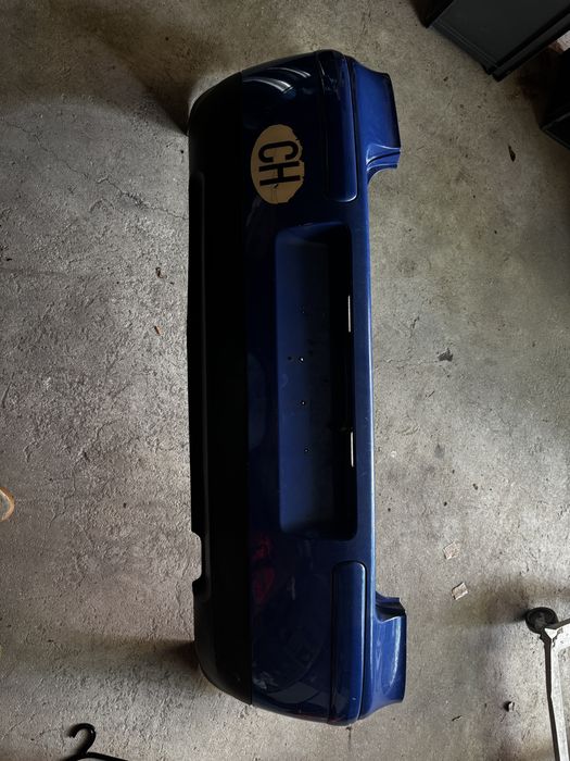 Golf 4-portas, mala, capot, óticas e parachoques
