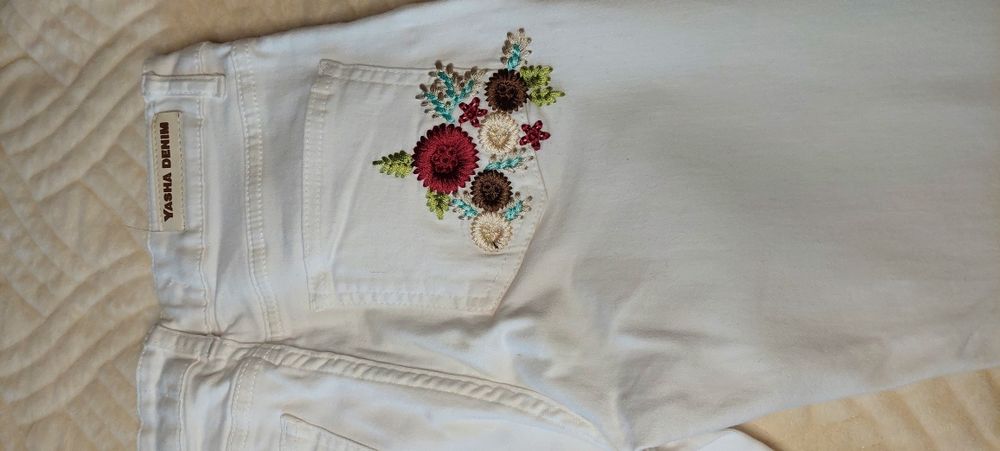 Штани білі вишивка 25 26 або 34