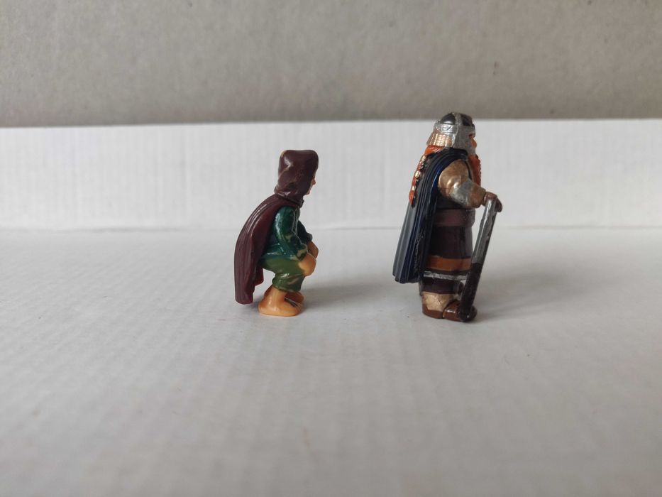 Kinder Surprise коллекционные фигурки Gimli и Бильбо (Германия 2001г)