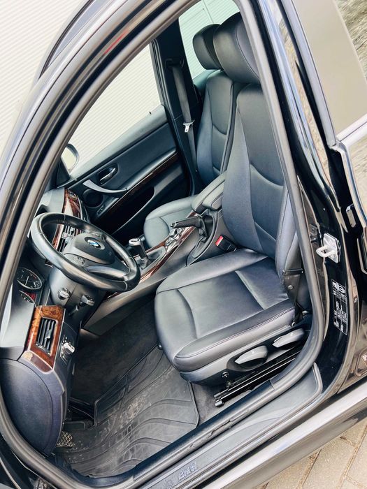BMW 318 LCI 2011