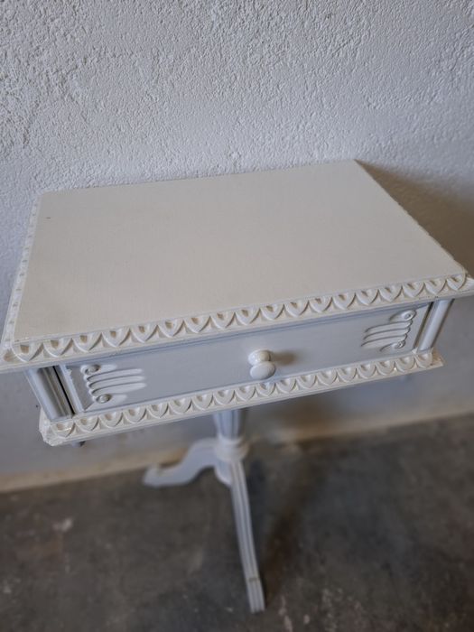 Mesa de cabeceira antiga