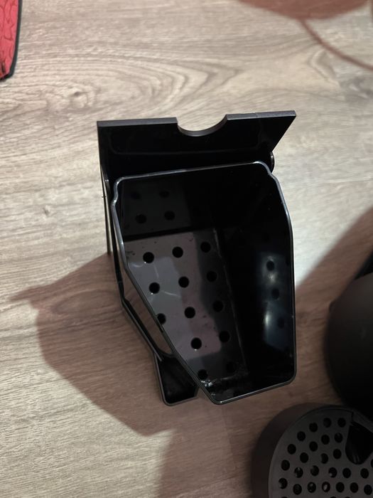 Cafeteira Nespresso Vertuo verde praticamente nova