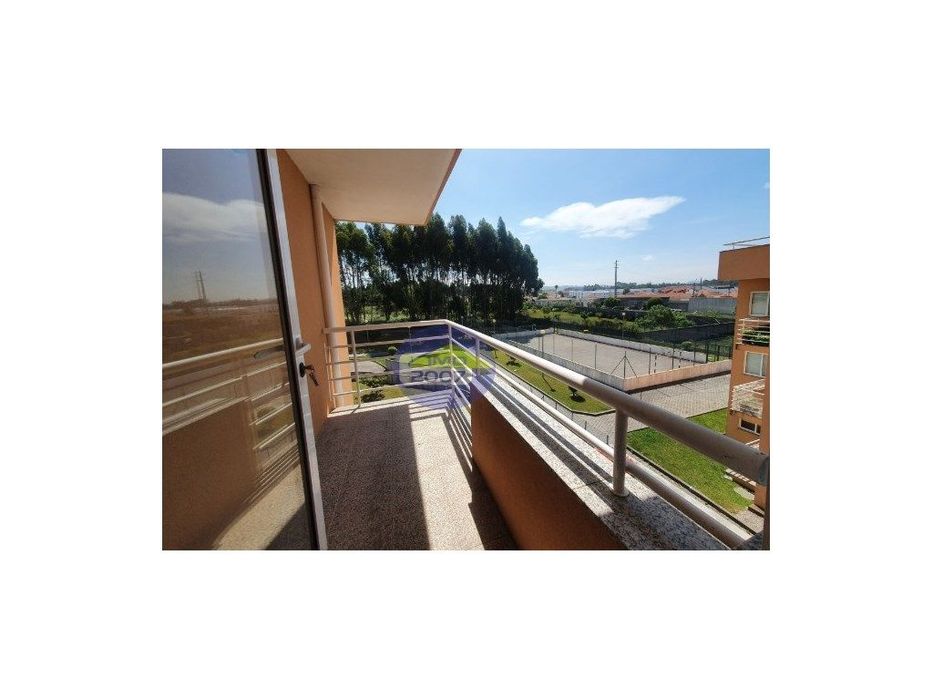 Apartamento T2 em Canelas