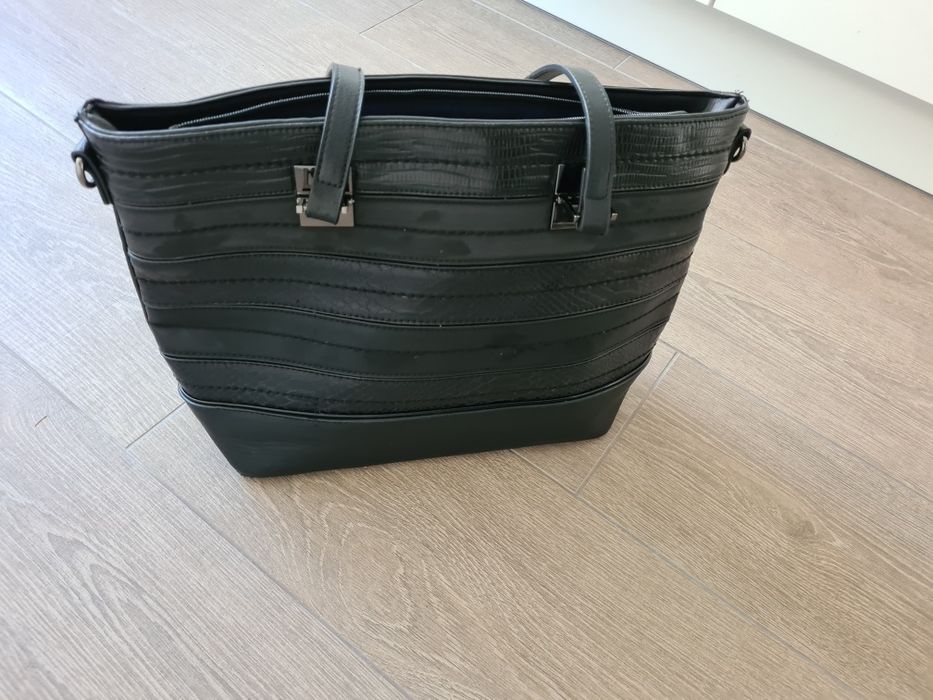 Mala senhora preta forrada tecido azul