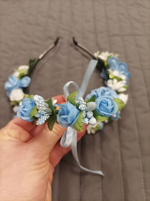 Opaska wianek i bransoletka kwiaty niebiesko białe
