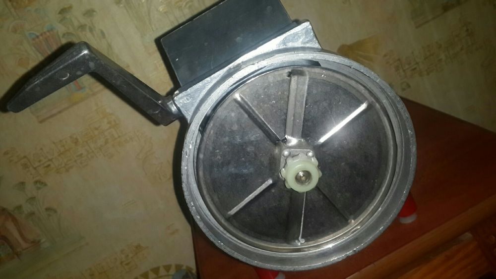 Електромясорубка, соковижималка