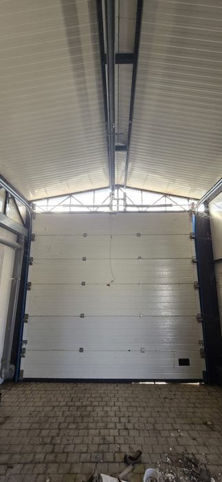 Vende se estrutura de folha sandwicheira com portão.