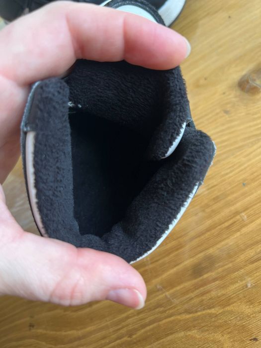 Кросівки та Хайтопи