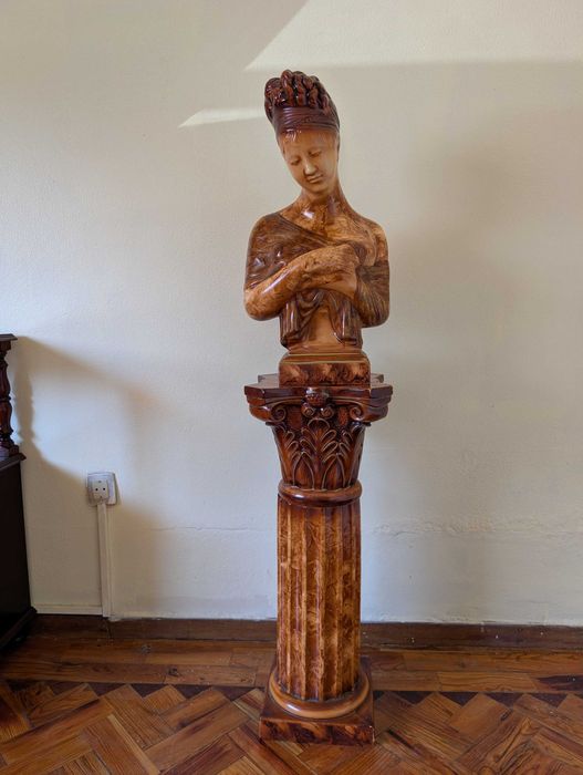 Conjunto coluna com busto
