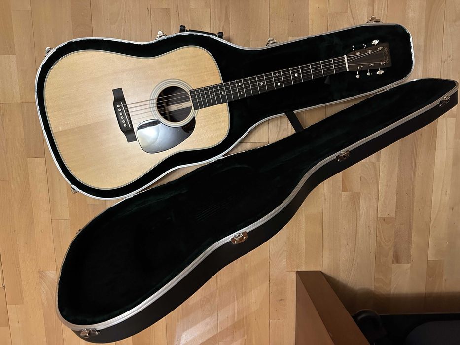 Martin D-28 Satin Nova