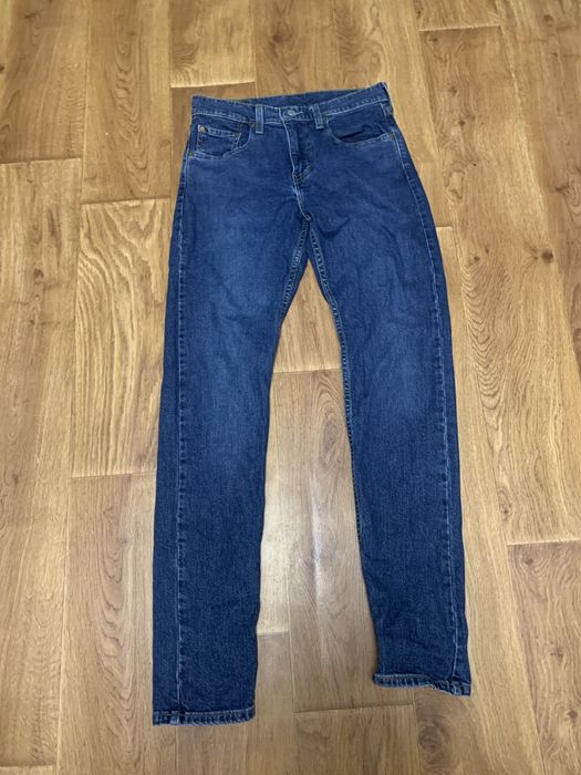Джинси Levis темно-синього кольору