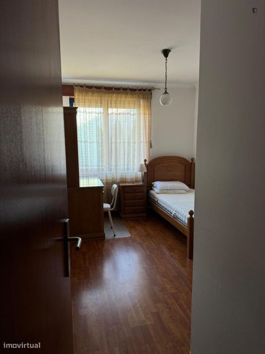 Quarto - localizado em Senhora da Hora Porto