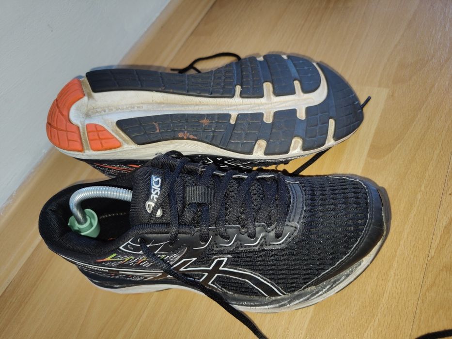 Markowe buty sportowe Asics Gel-Cumulus r 39,5 wkł25cm czarne