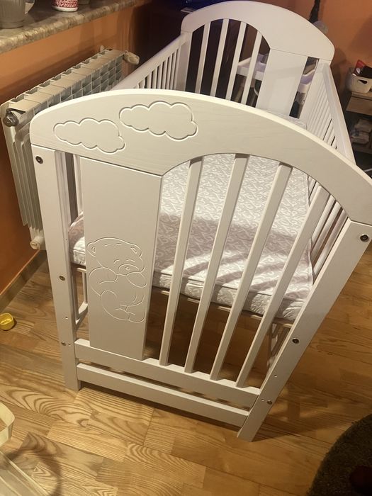 Łóżeczko niemowlęce z materacem