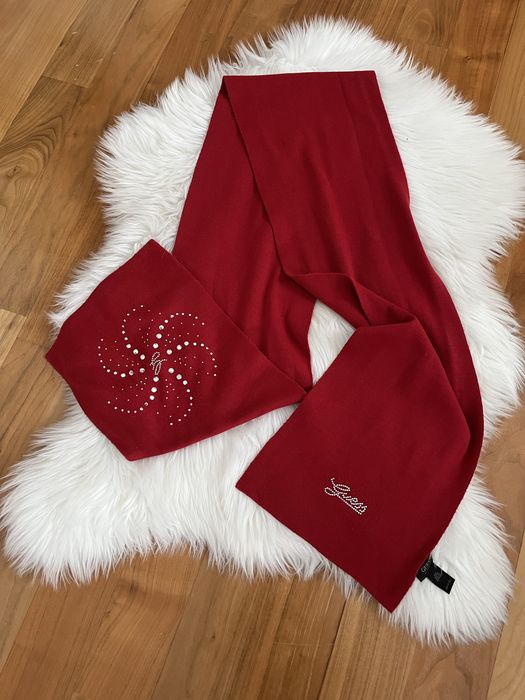 Szalik Guess -klasyczny