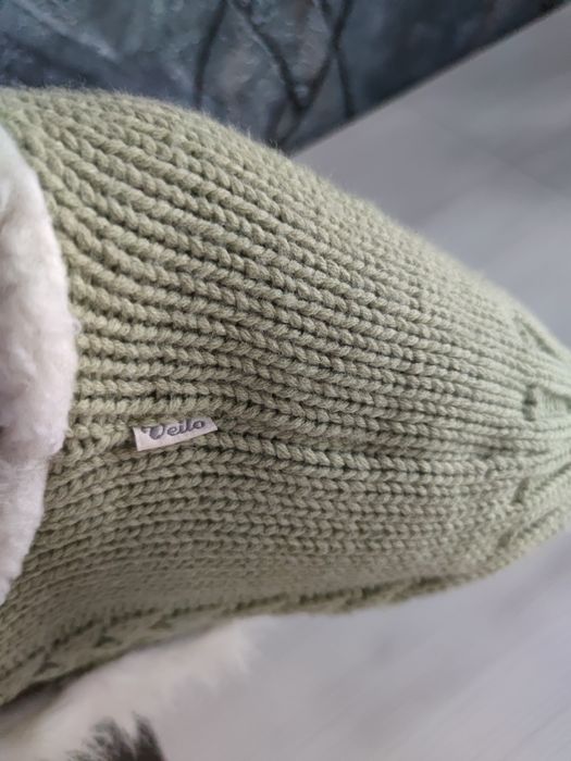 Zimowa czapka ciepła gruba wełniana z futerkiem ocieplana z pomponami