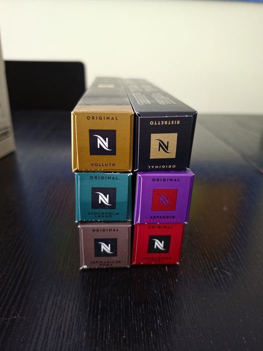 Máquina café Nespresso Gran Latissima nova a estrear, preta,fatura,  garantia,  oferta cápsulas