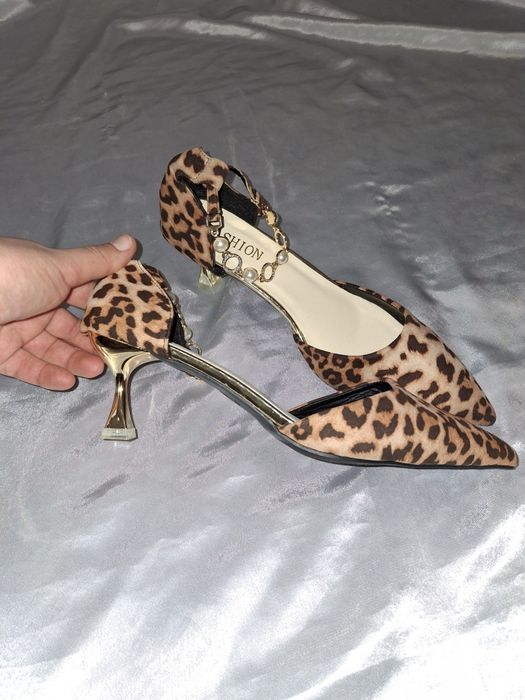 Нові леопардові Босоніжки 40 розмір