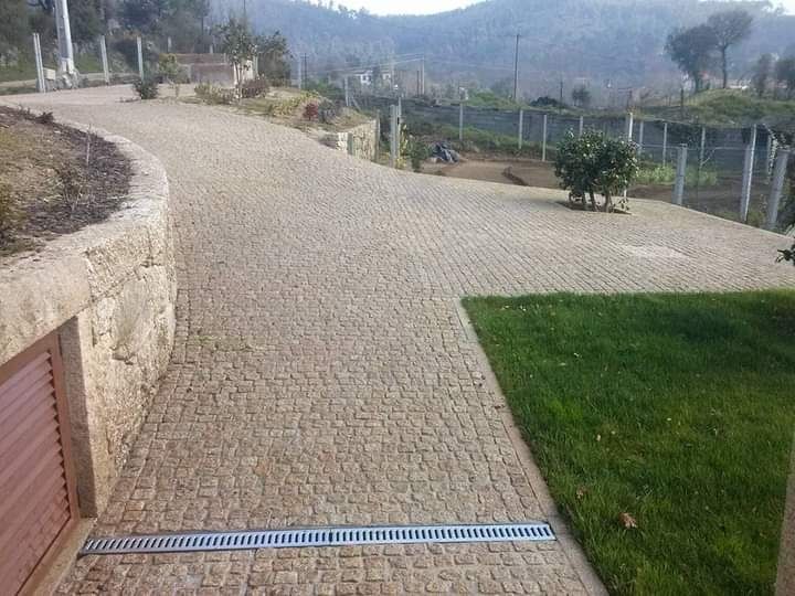 Faço serviço de calceteiro