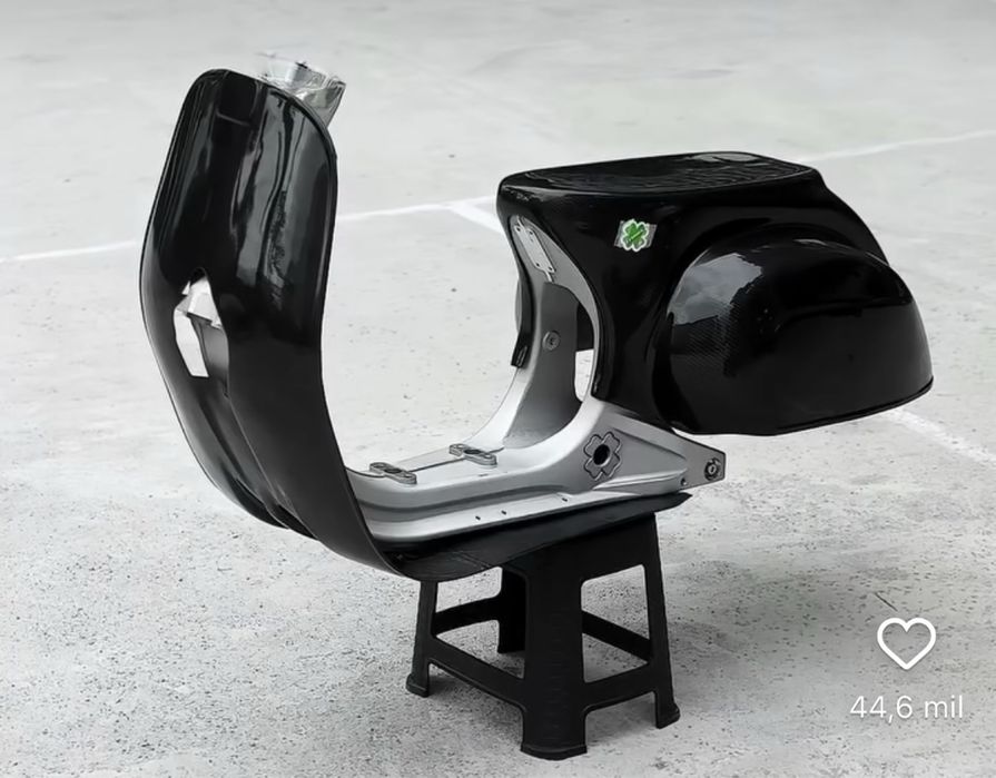 Vespa 50s Carbono