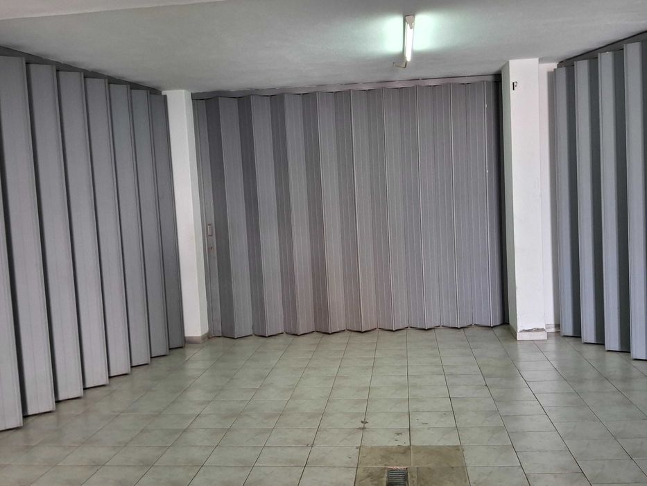 Aluga-se garagem arrecadação em Lagos
