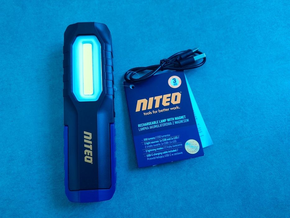 Samochodowa latarka LED Niteo magnes