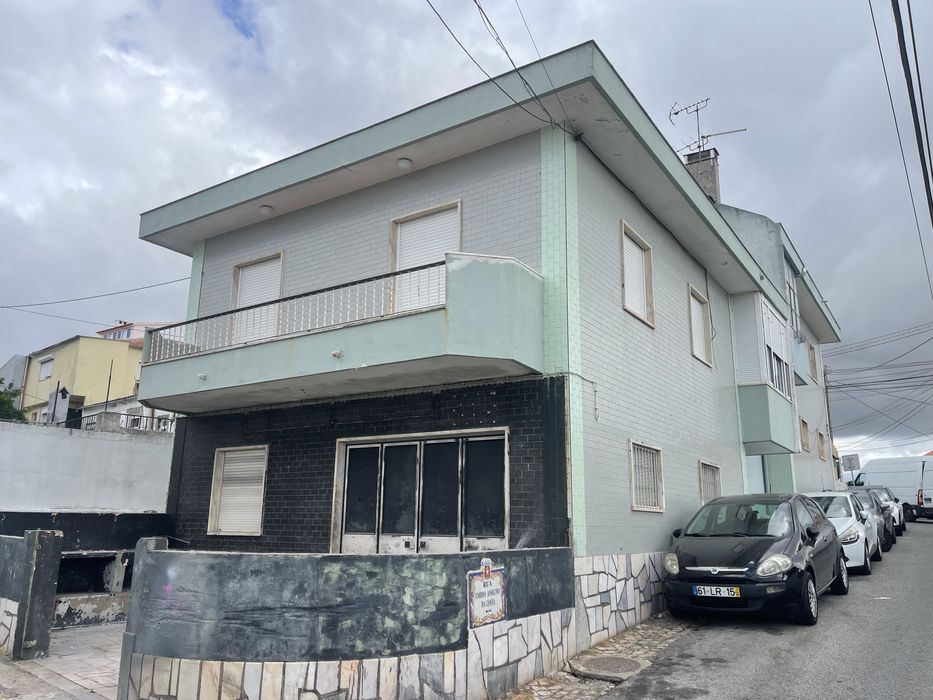 Apartamento T2 em Moradia serra da silveira-Belas