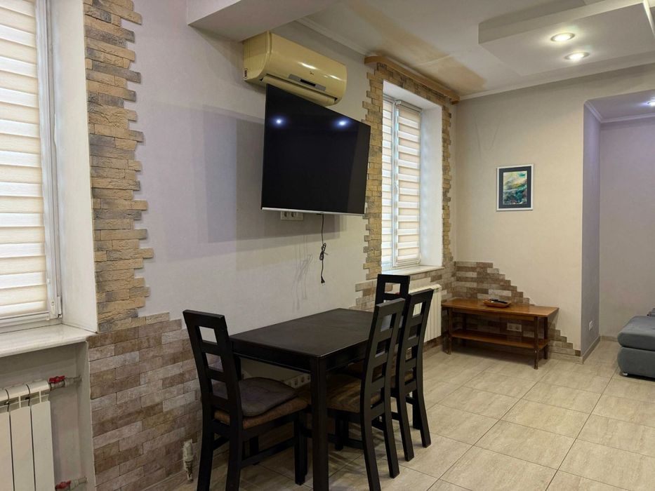 Продам 2х ком. полнометражную кв-ру в центре, ул. Сталеваров 4/4