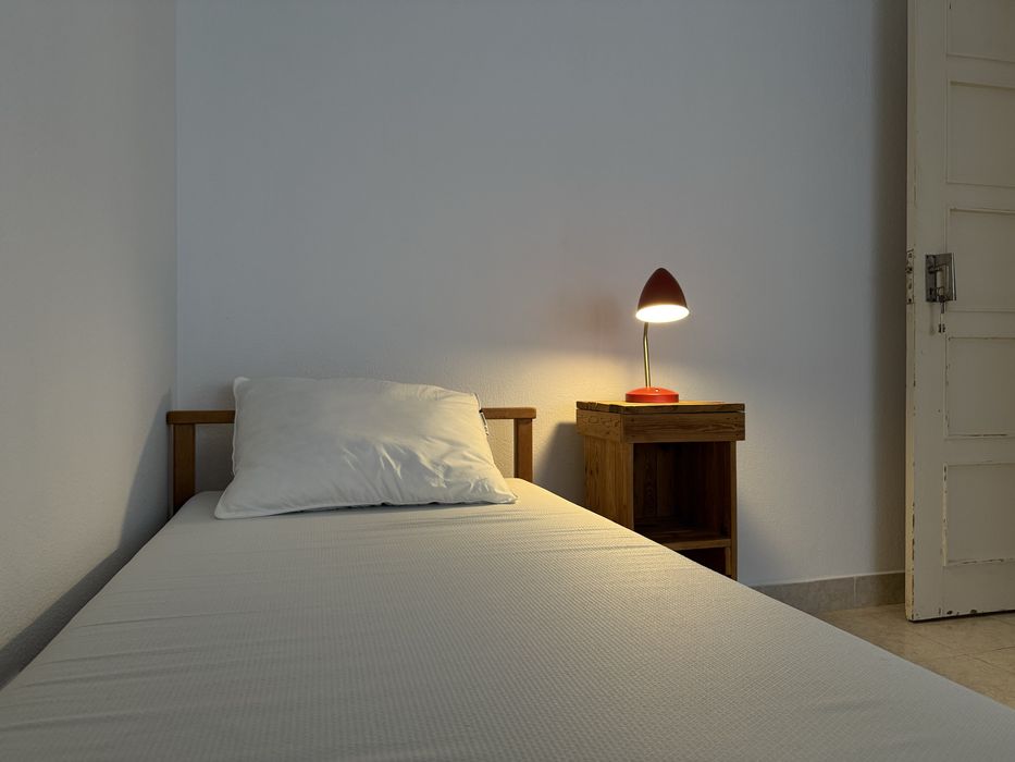 Quarto mobilado cacilhas