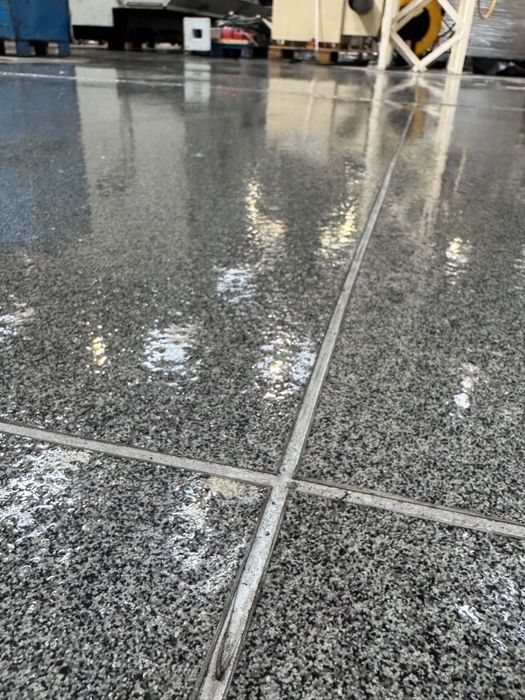 Polerowanie Betonu, Naprawa posadzek, Żywice epoksydowe przemyslowe