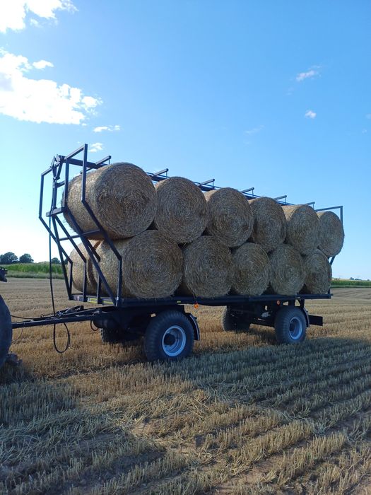 Przyczepa  do balotów słomy