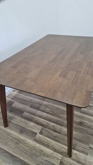 Mesa de jantar madeira escura