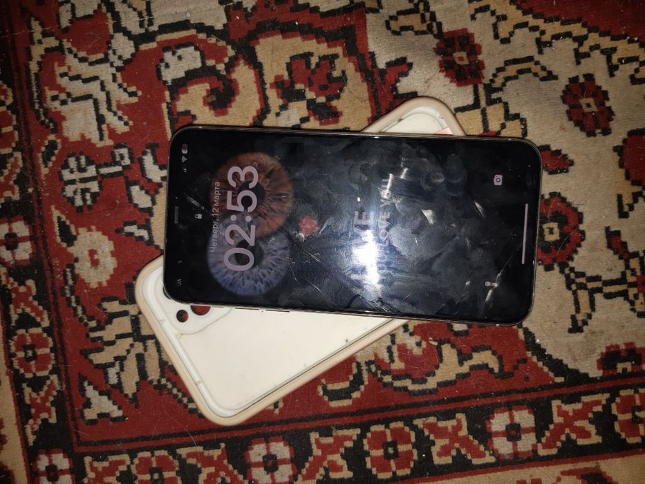 Продам айфон 11 про макс на 64 гб