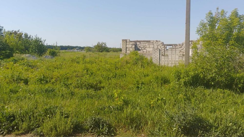 Продам земельну ділянку 9 соток з недобудовою с.Переяславське